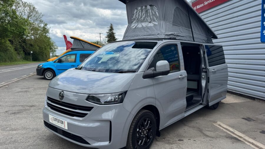 2026/26 T7 Commerce Pro 4 Motion Auto Camper King Freedom (KVJ)